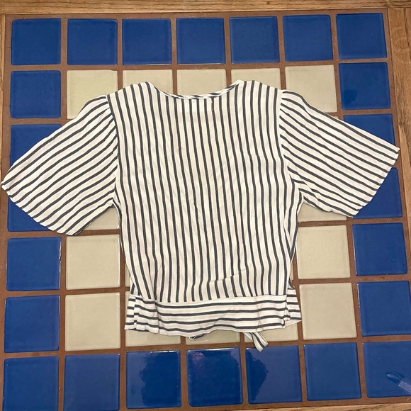 A&F Striped Tie Shirt - Picture 4 of 4